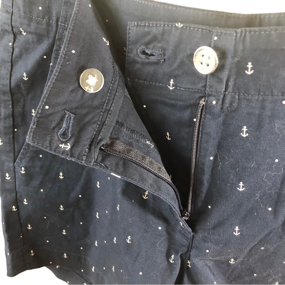 Nautica Shorts Women 10 Navy with Small White Anchors  Front Zip and Button - Picture 3 of 8
